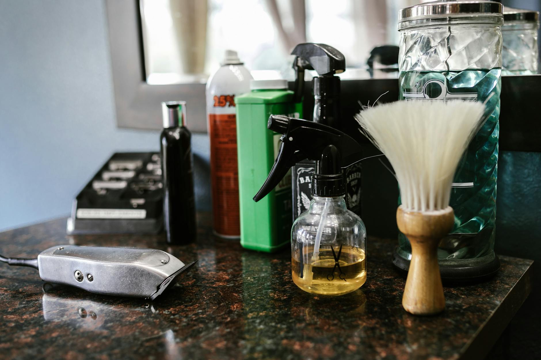 Interior modern al frizeriei Barber Shop Central